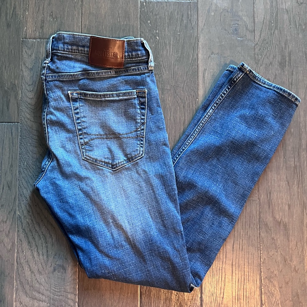 Men’s Distressed Hollister Jeans